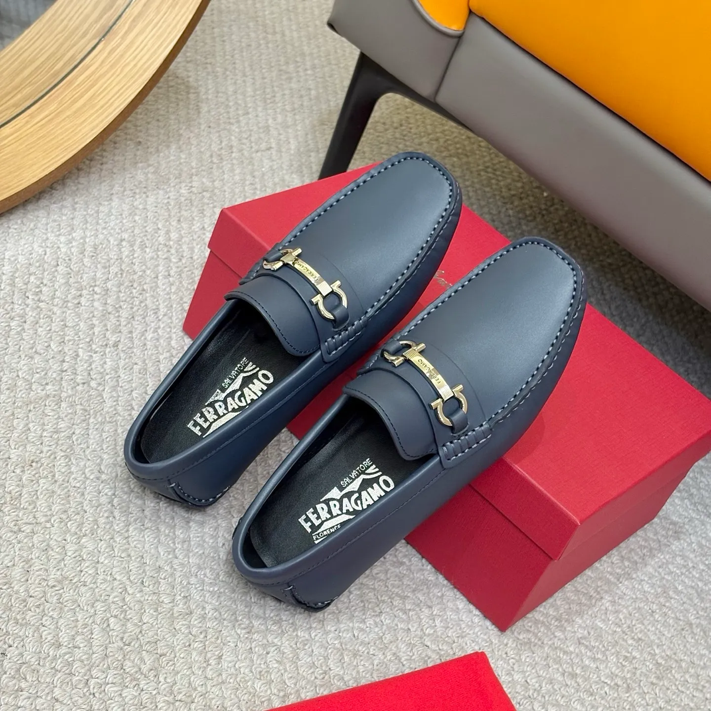 Men's men's shoes 💰420 (Yangli) Ferragamo 〰Ferragamo 2⃣️0⃣️2⃣️5️⃣ New series 👊🏻 Upper 🇮🇹 Italian imported calfskin, original outsole molding. Water-dyed sheepskin lining. The identity of every successful man is set off, and the upper and lower shoes are elegant and stable🚶🏻🚶🏻The high-end custom counter original replica is an eternal classic🔍️Number of codes: 38-46 with counter packaging